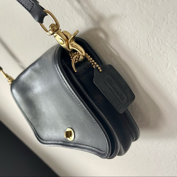Coach Handbags - Coach Vintage Crossbody Purse
